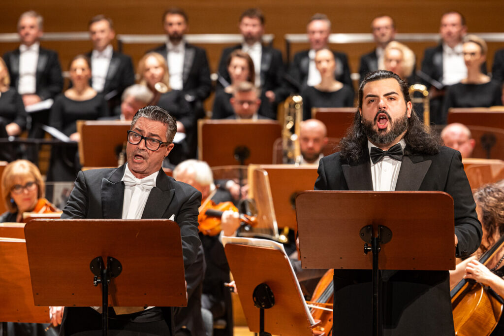 Soliści w czasie koncertu symfonicznego: Paolo Lardizzone (tenor) i Corneliu Hutanu (bas)