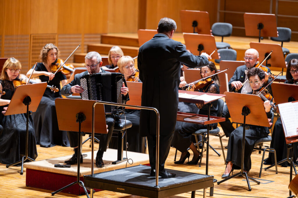 Paweł Paluch (akordeon) i Orkiestra Symfoniczna Filharmonii Podkarpackiej pod batutą Sławomira Chrzanowskiego