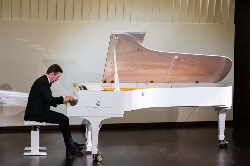 Rokas Valuntonis - fortepian