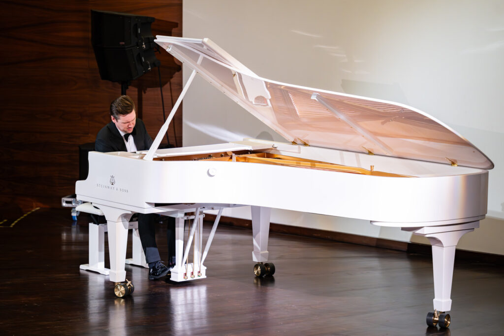 Rokas Valuntonis - fortepian