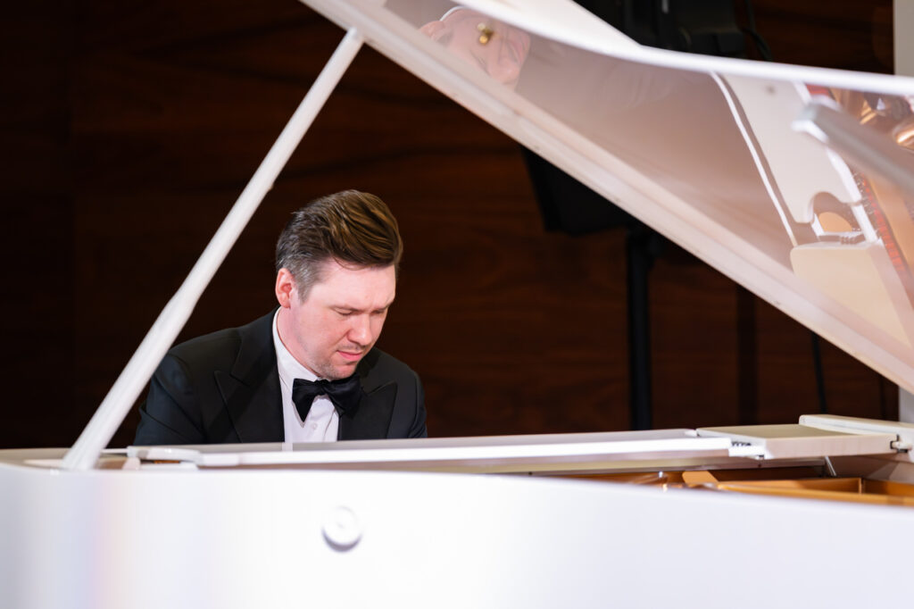 Rokas Valuntonis - fortepian