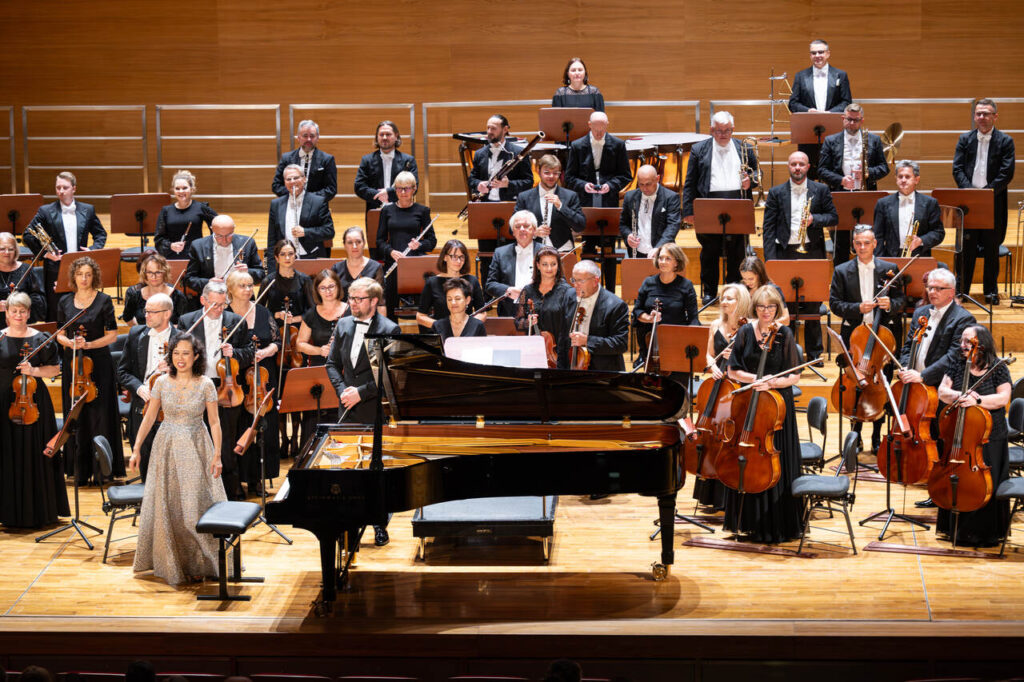 Christina Long (fortepian) oraz Orkiestra Symfoniczna Filharmonii Podkarpackiej pod batutą Miłosza Kuli