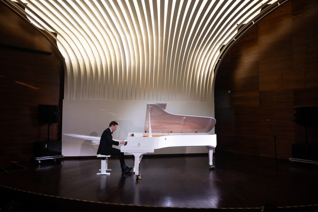 Rokas Valuntonis - fortepian