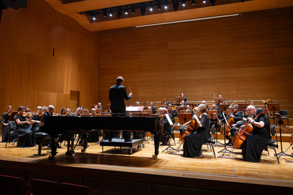 Orkiestra Symfoniczna Filharmonii Podkarpackiej pod batutą Miłosza Kuli