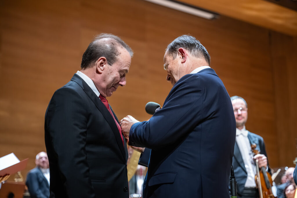 Od lewej: Gary Guthman (kompozytor, jazzman, trębacz) i Władysław Ortyl (Marszałek Województwa Podkarpackiego)