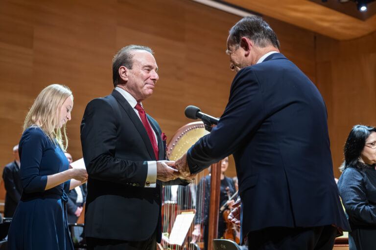 Read more about the article Gary Guthman ze Złotym Krzyżem Zasługi