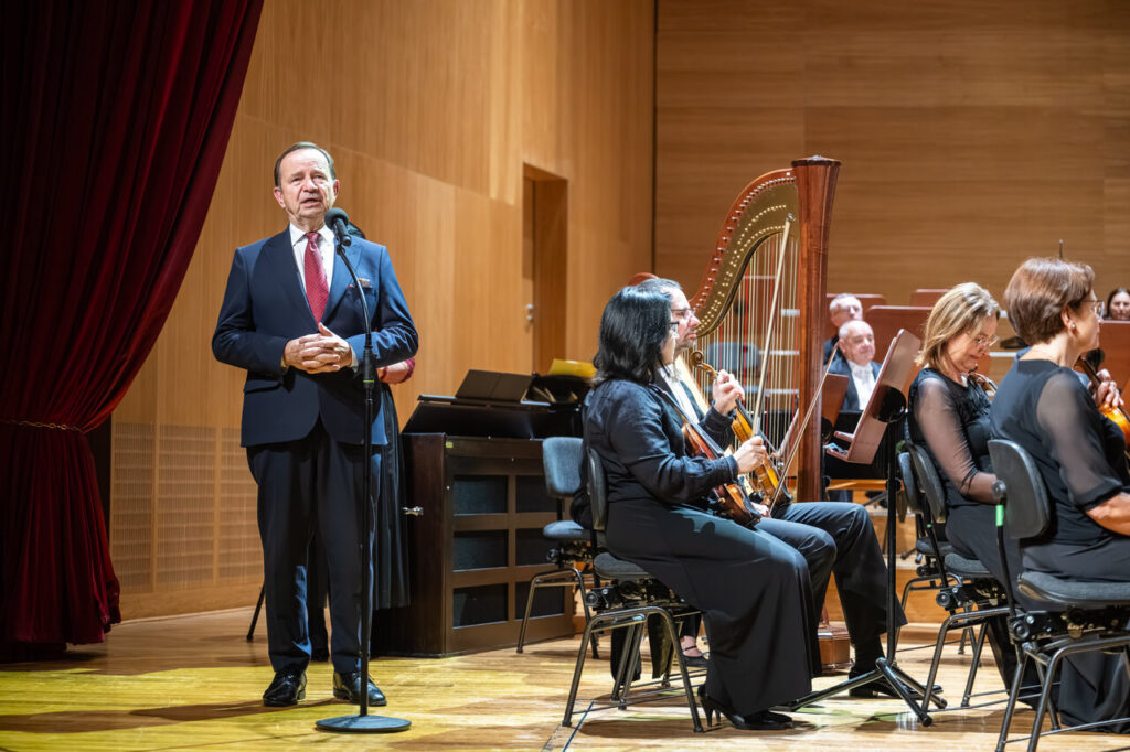 Władysław Ortyl (Marszałek Województwa Podkarpackiego) oraz Orkiestra Symfoniczna Filharmonii Podkarpackiej
