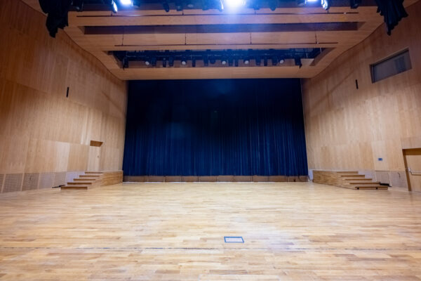 Wymiana oświetlenia scenicznego