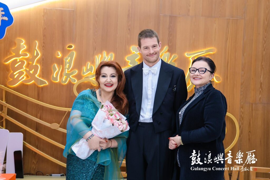 Od lewej: Katarzyna Oleś - Blacha, Jiri Petrdlik i Marta Wierzbieniec podczas wywiadu w ramach tournee w Chinach