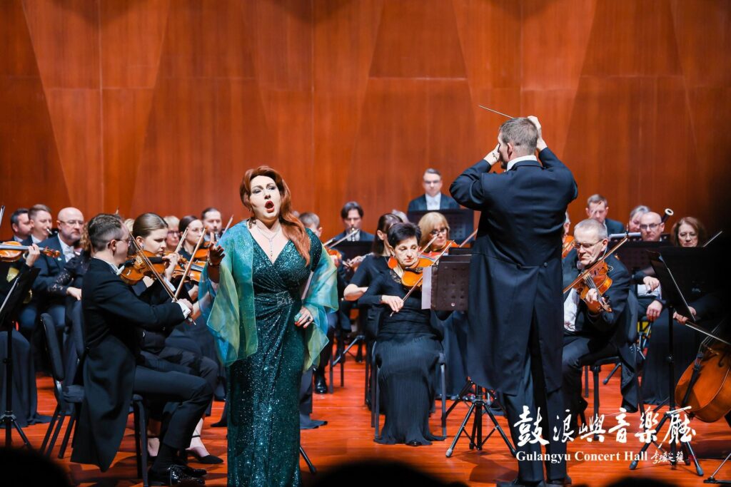 Katarzyna Oleś - Blacha w czasie koncertu w Chinach