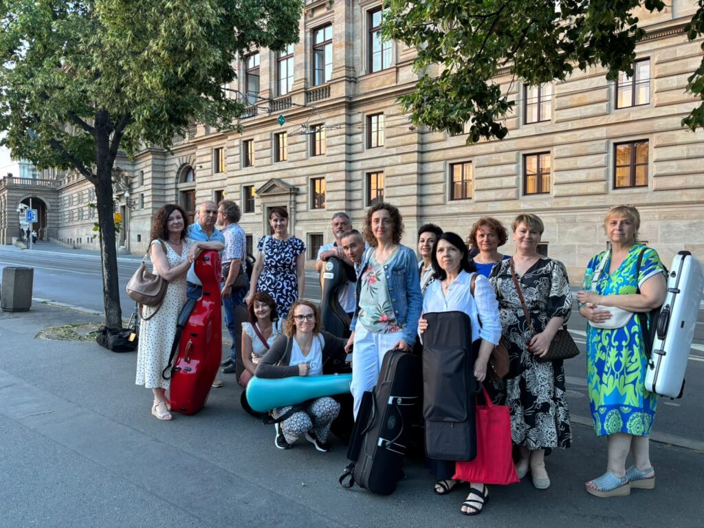 Orkiestra Smyczkowa Filharmonii Podkarpackiej w czasie wyjazdu koncertowego do Pragi