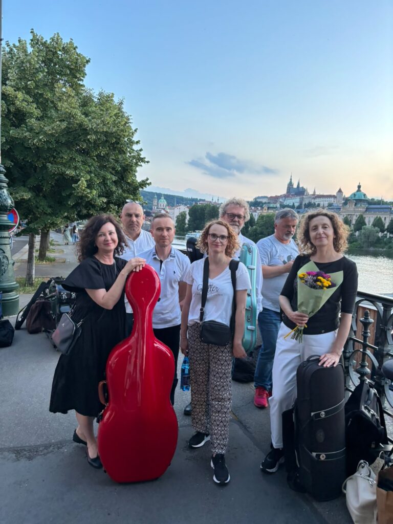 Orkiestra Smyczkowa Filharmonii Podkarpackiej w czasie wyjazdu do Pragi