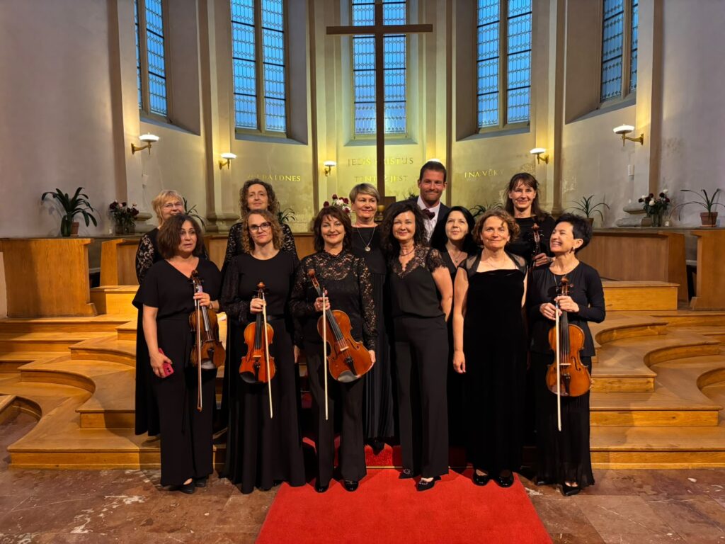 Orkiestra Smyczkowa Filharmonii Podkarpackiej w czasie wyjazdu do Pragi