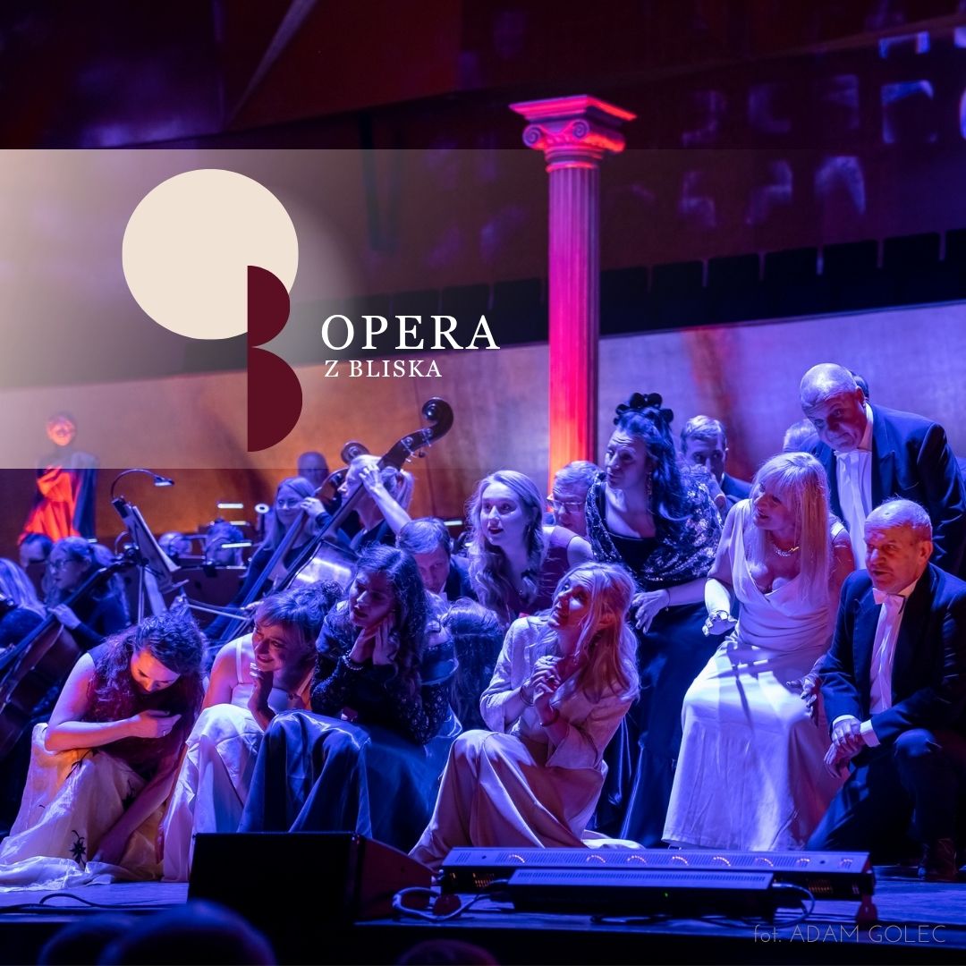 Po lewej stronie znajduje się grafika promująca wydarzenie zatytułowane Opera z bliska Soliści, chór, orkiestra szczegóły są zawarte na stronie internetowej